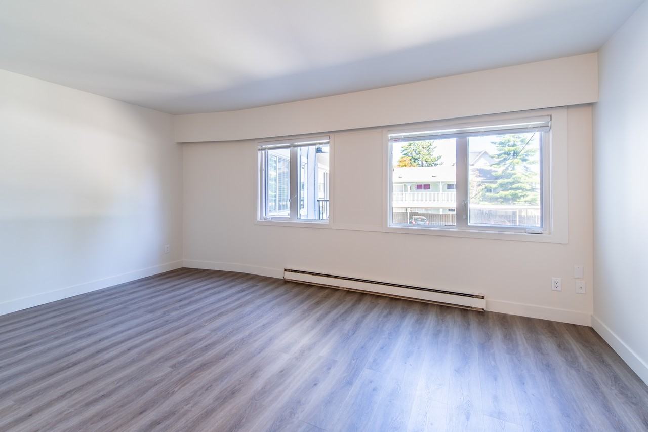 Royal Arms - Photo 7 of 40