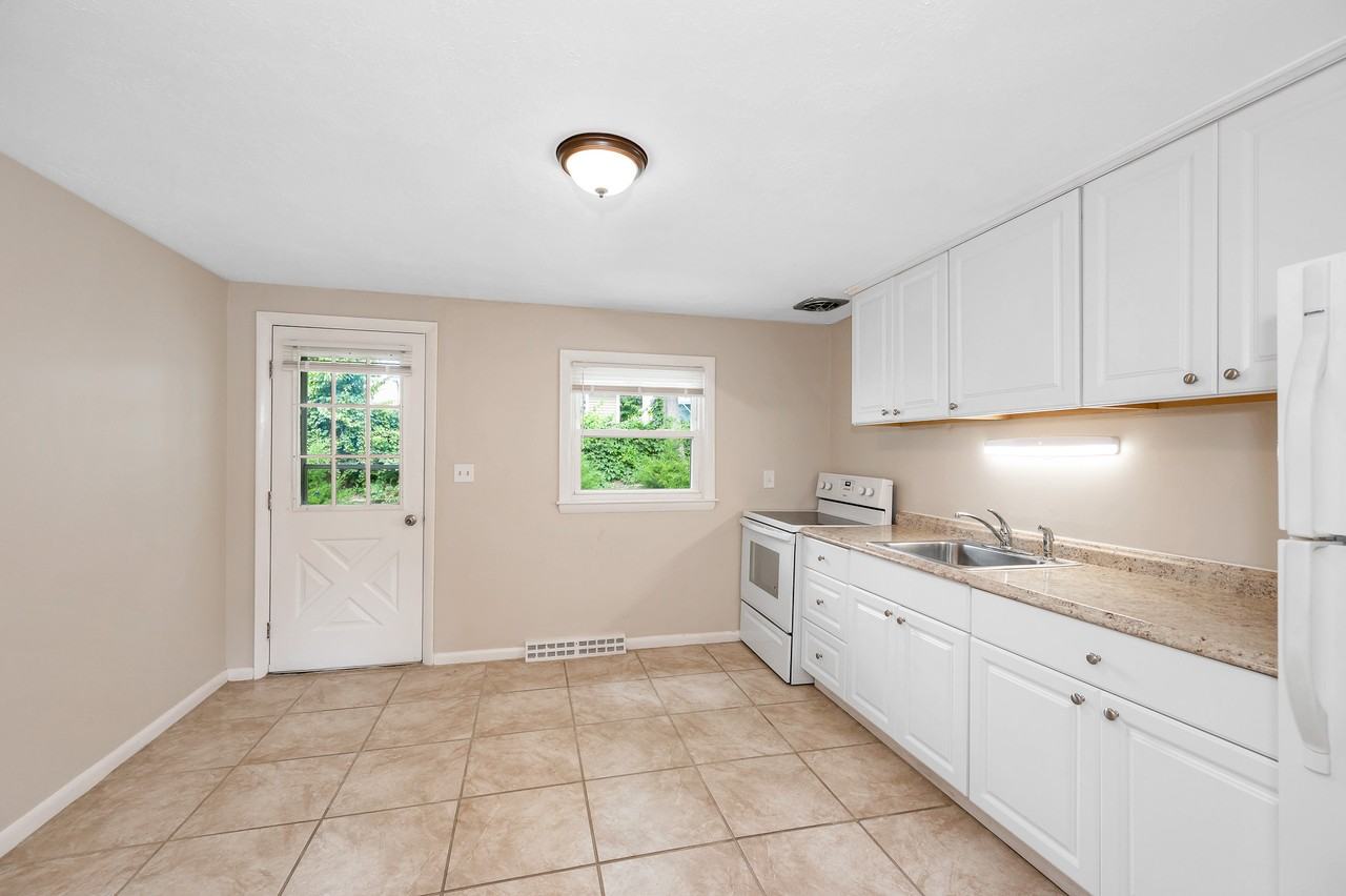 61 Princeton St #15 - Photo 3 of 16