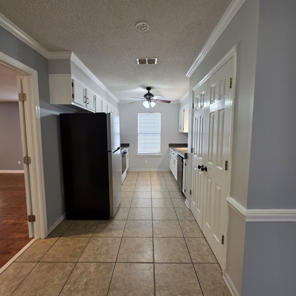 105 Tall Pines Dr #1 - Photo 3 of 11