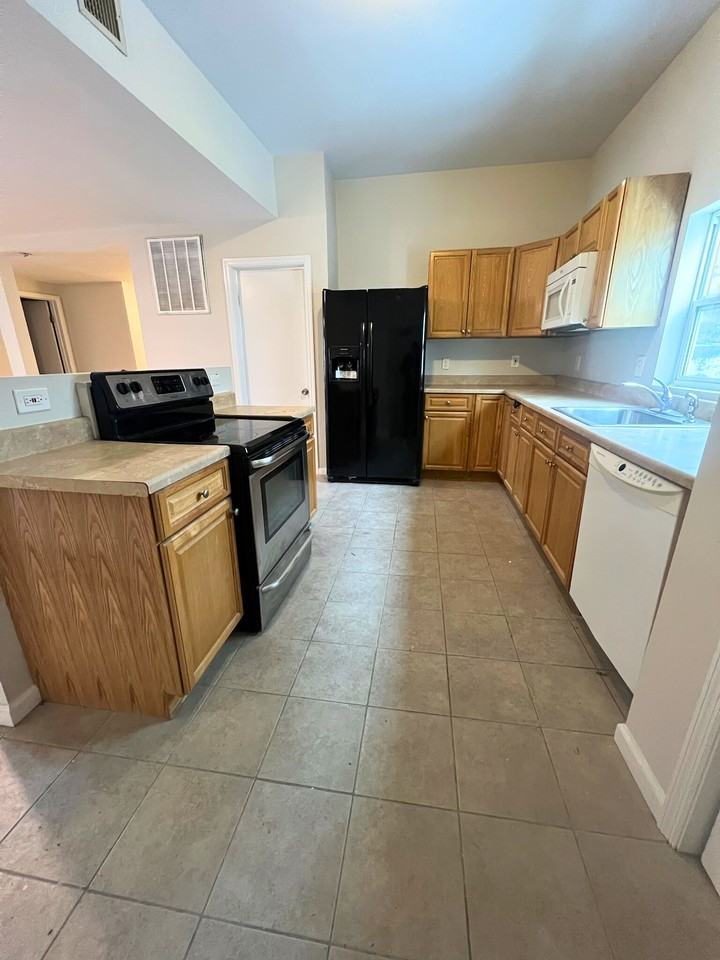 61 S Clinton St #61SC1 - Photo 3 of 10