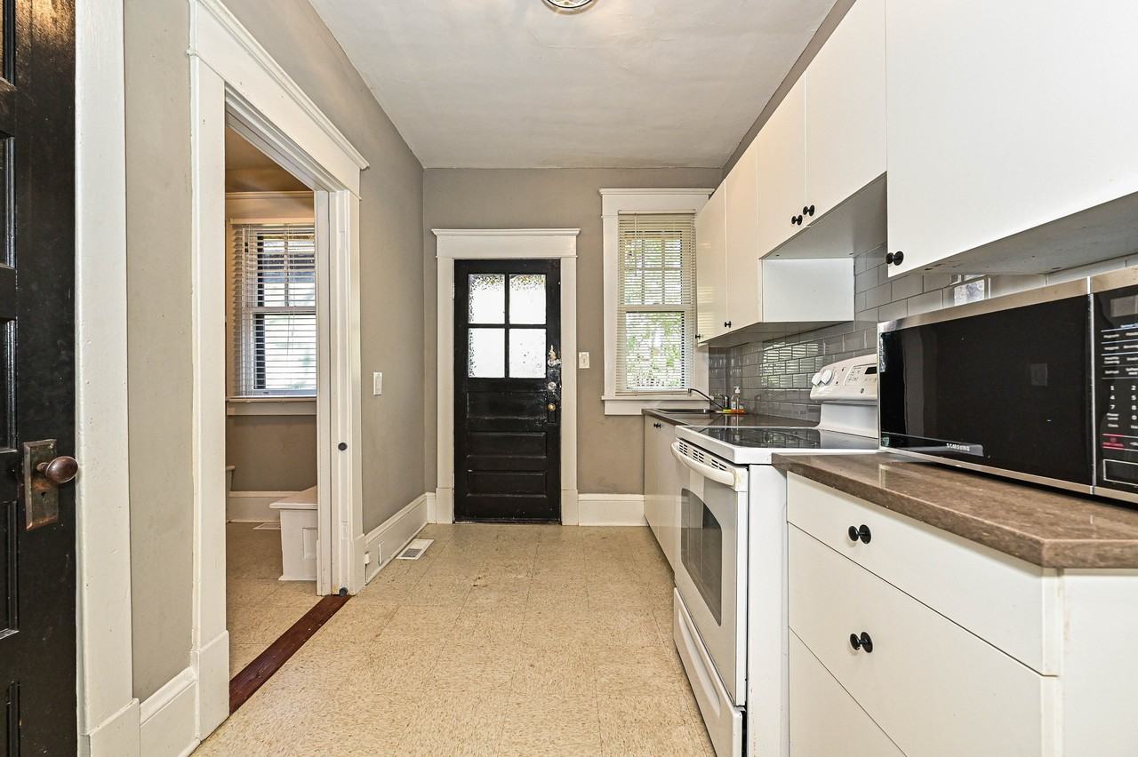 1506 Nassau Blvd #1 - Photo 7 of 17