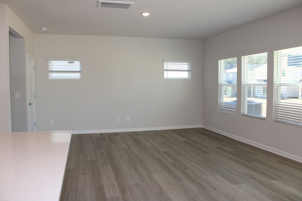 832 Ottawa Dr #1 - Photo 7 of 23