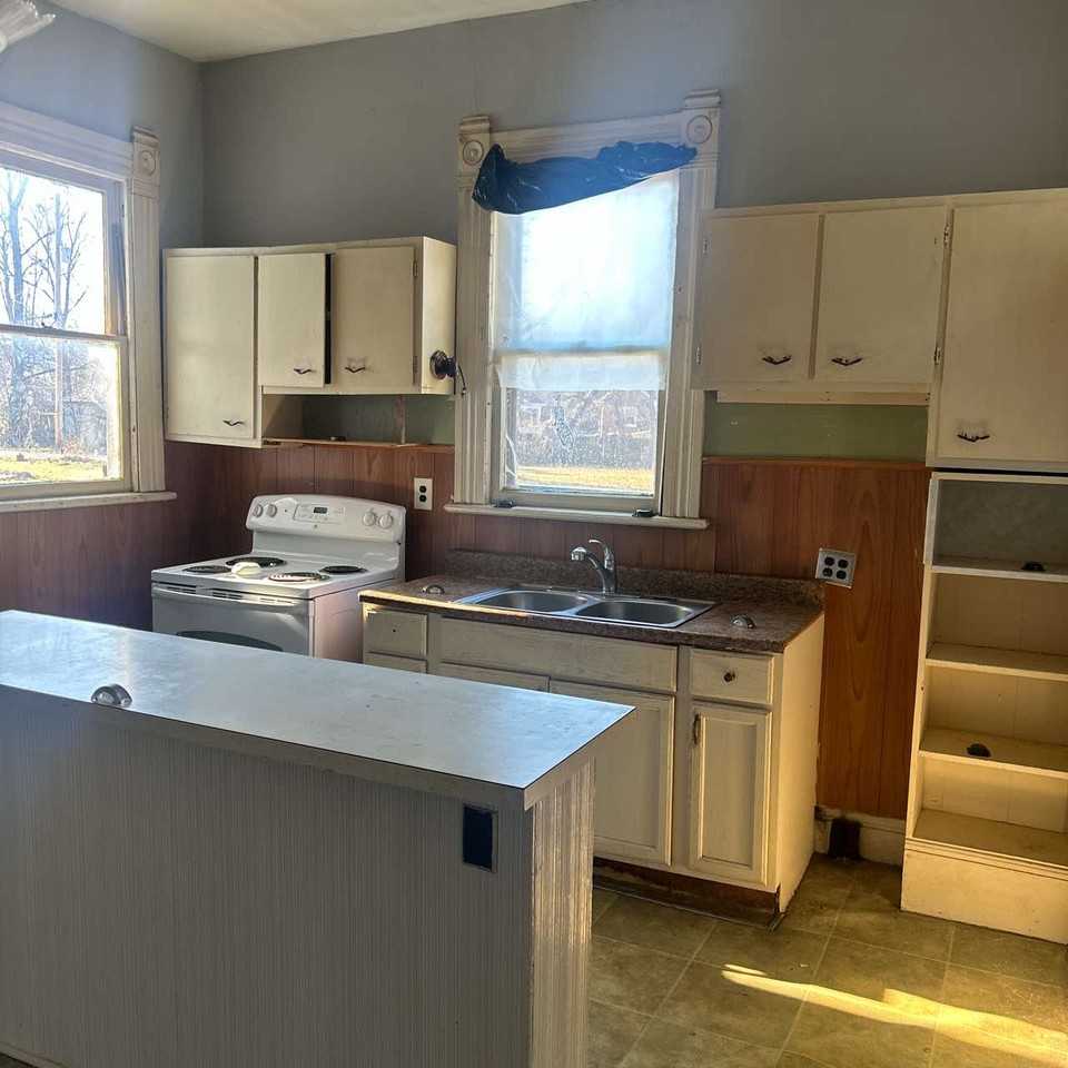 303 E 18th St #303 - Photo 2 of 3