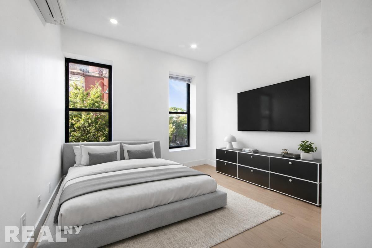 11th St #4 - Photo 6 of 8