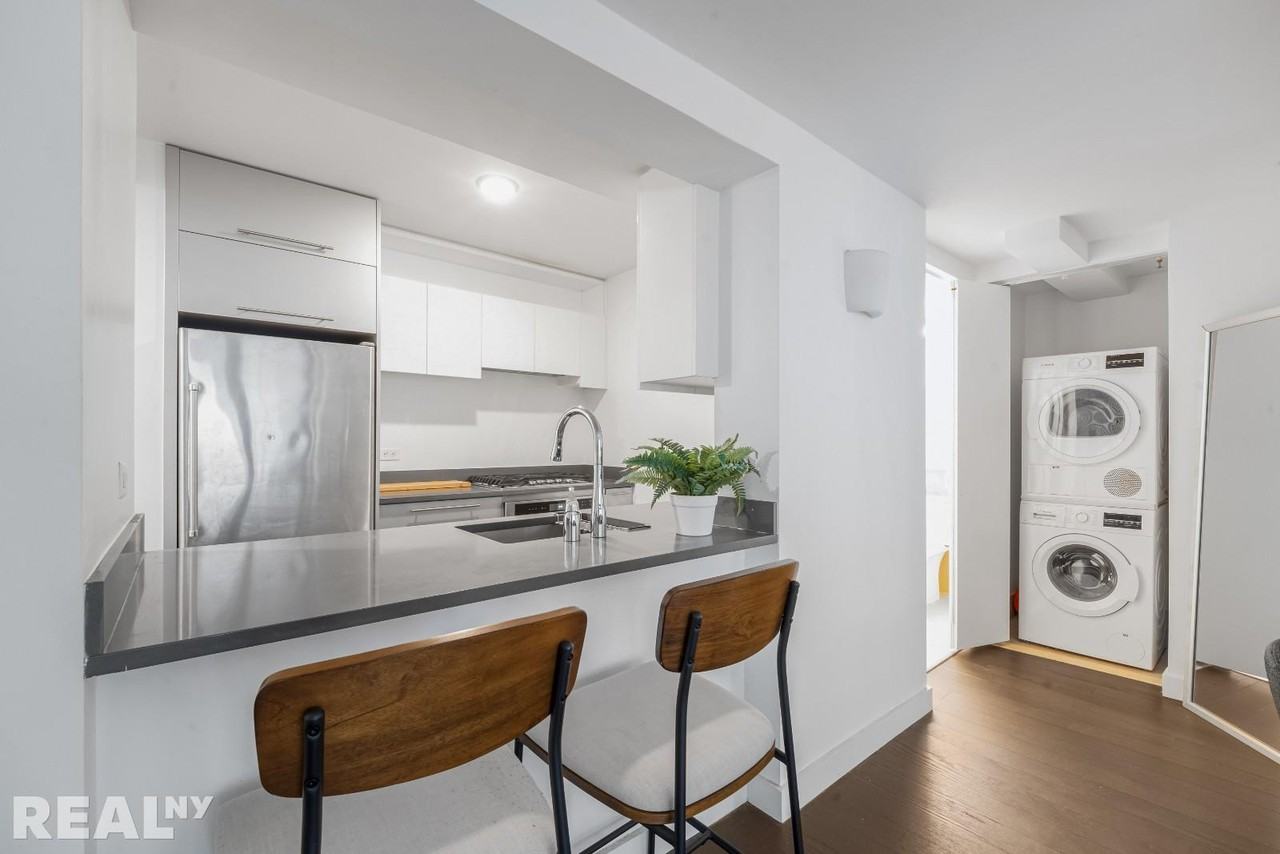 Front St #5F - Photo 2 of 10