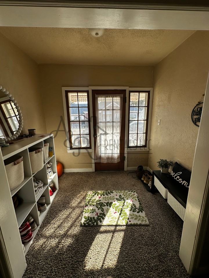 602 N Walnut St #1 - Photo 3 of 11