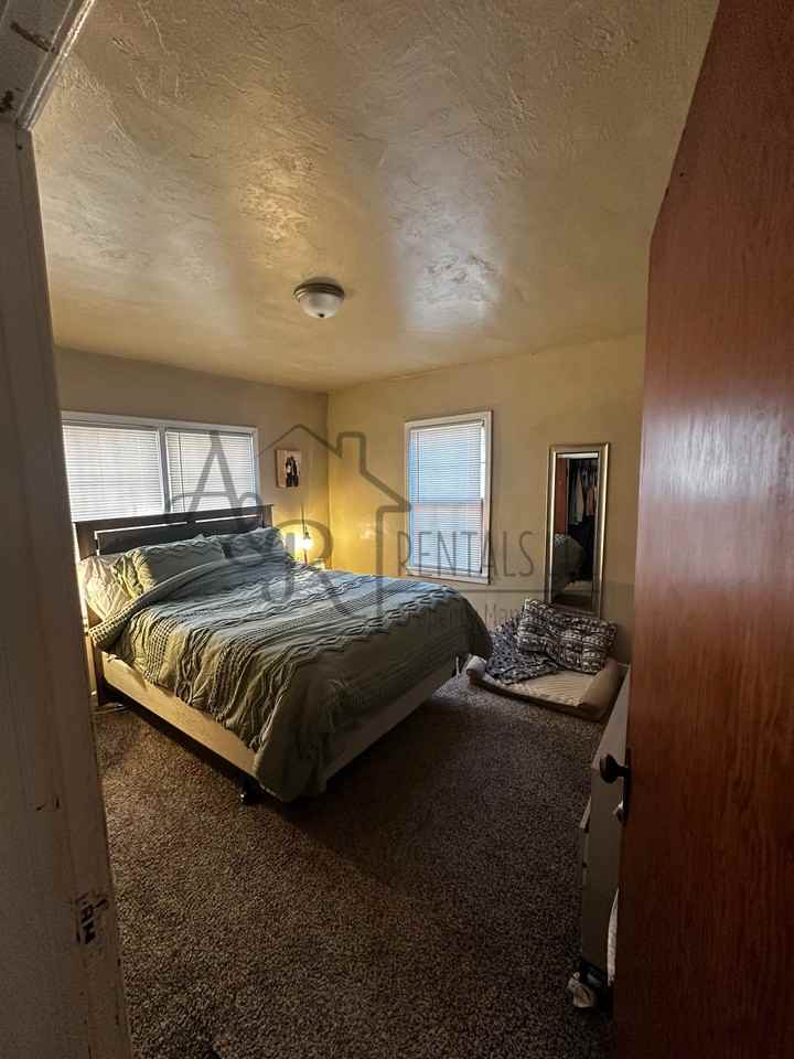 602 N Walnut St #1 - Photo 7 of 11