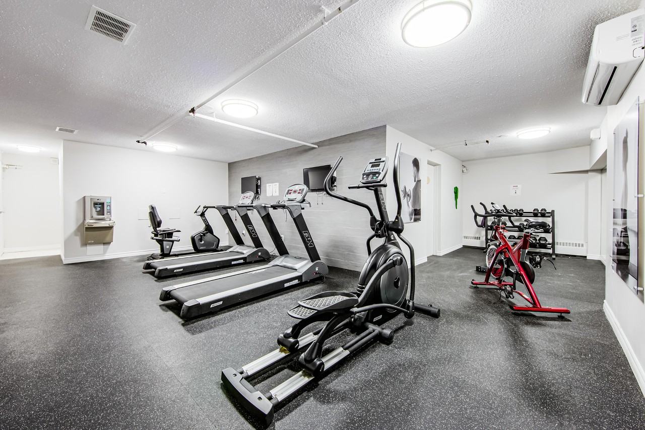 Pier 100 Apartments - Photo 5 of 10