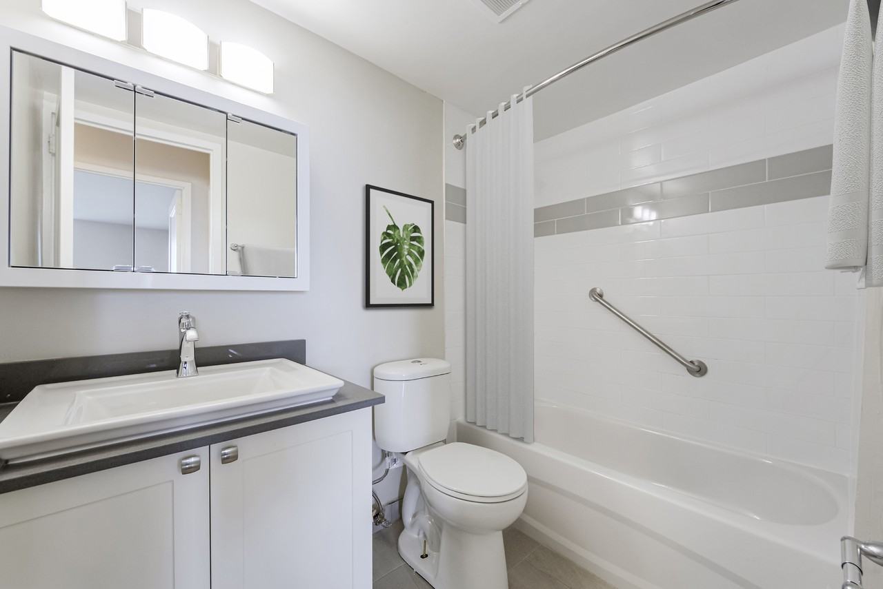 Lakewood Apartments I - Photo 4 of 10