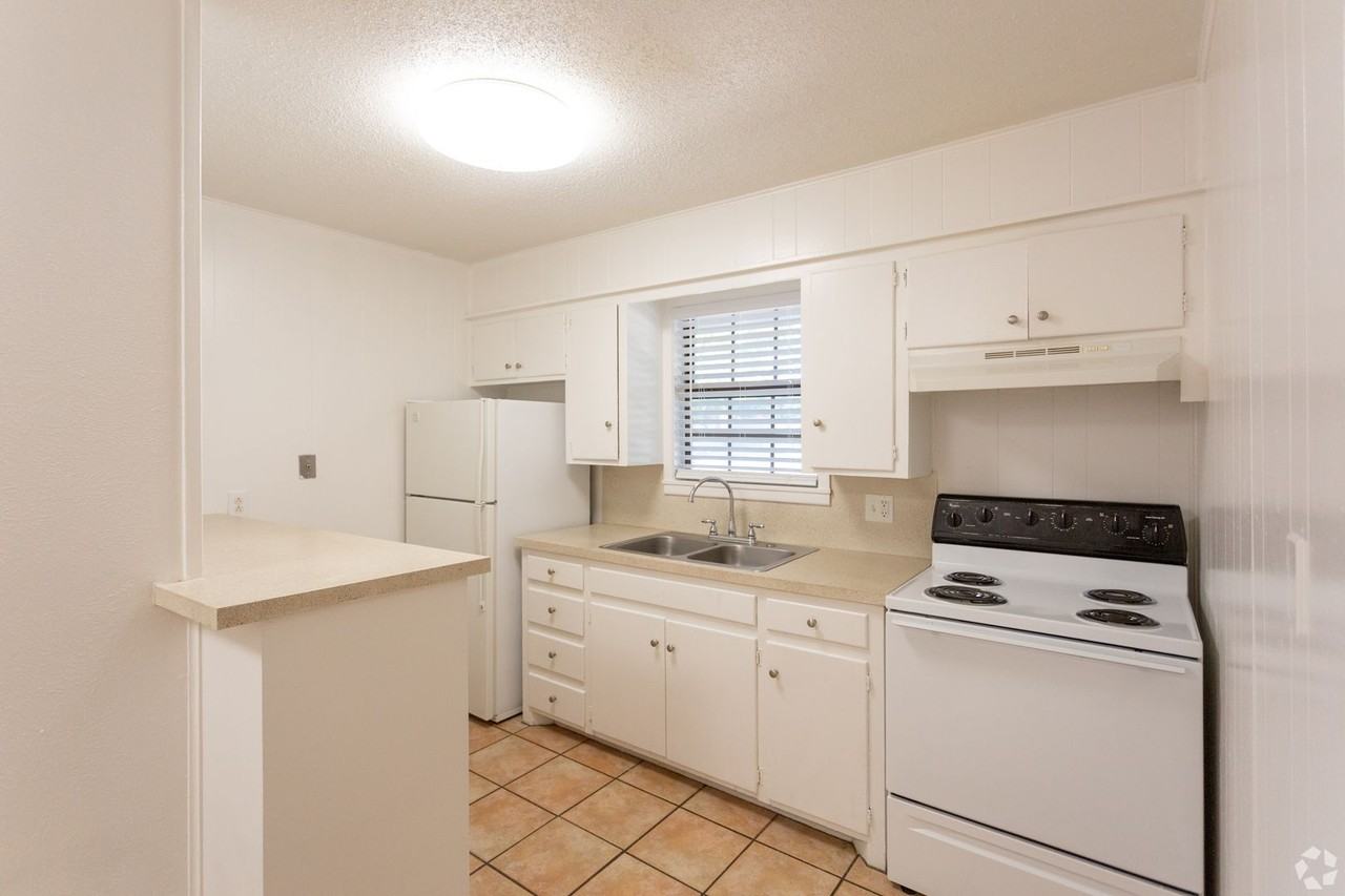 Bear Creek Apartments - Photo 3 of 24