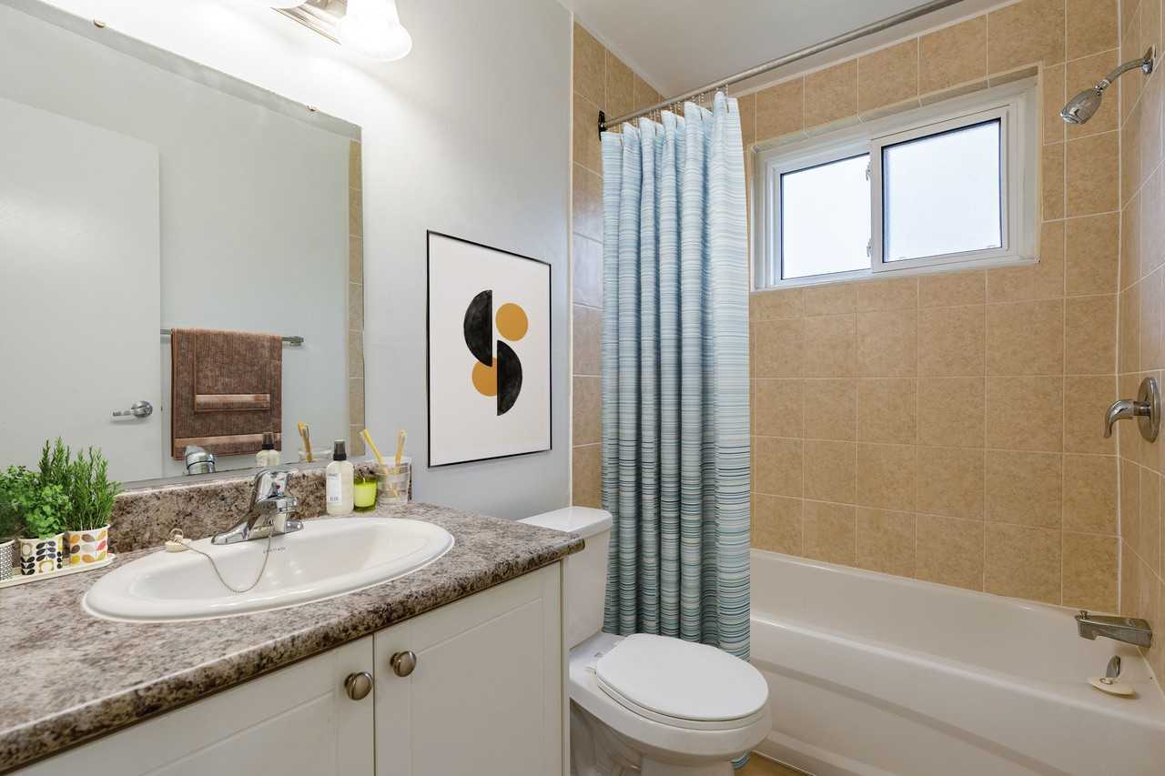 192 Kemp Crescent - Photo 7 of 9