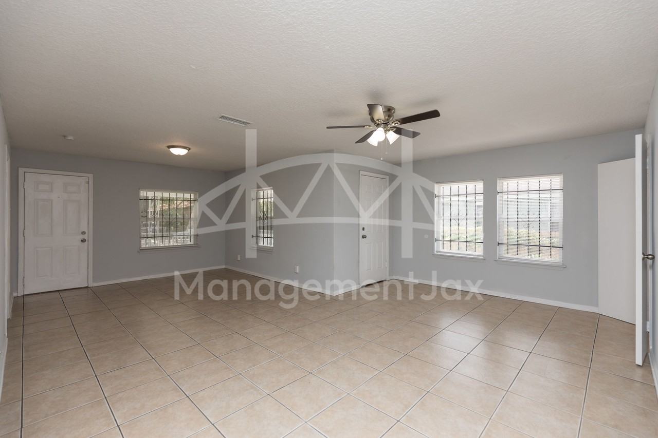 1610 W 33rd St #1 - Photo 3 of 16