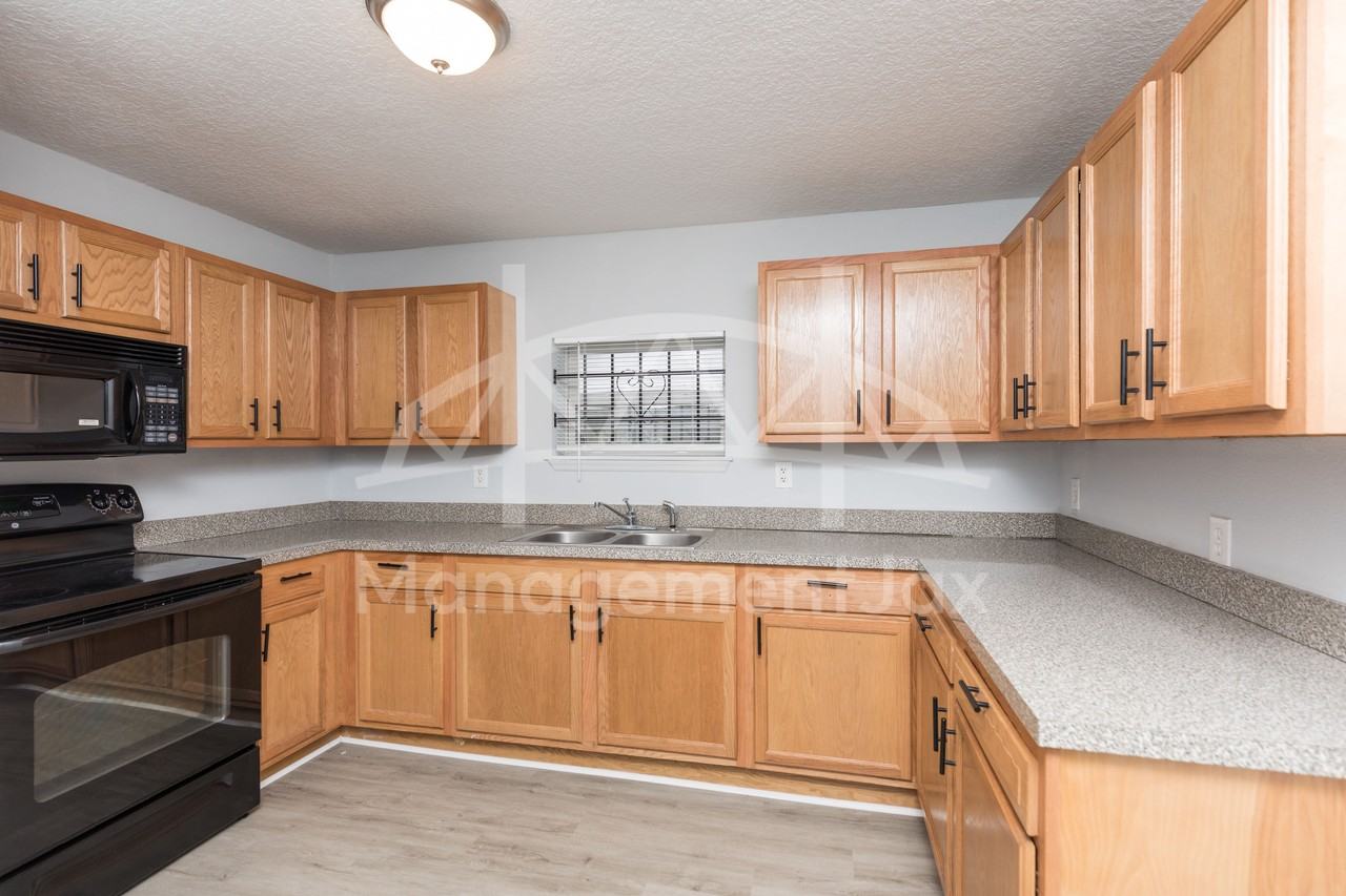 1610 W 33rd St #1 - Photo 4 of 16