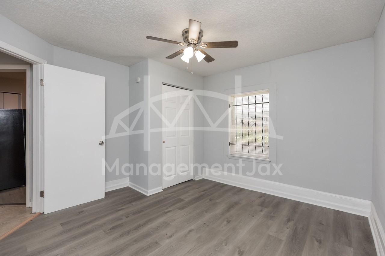 1610 W 33rd St #1 - Photo 6 of 16