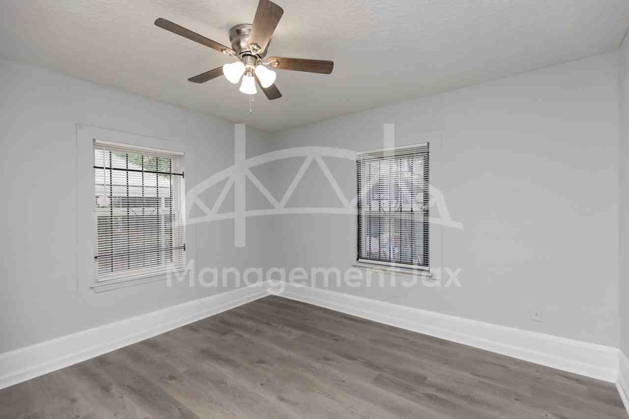 1610 W 33rd St #1 - Photo 7 of 16