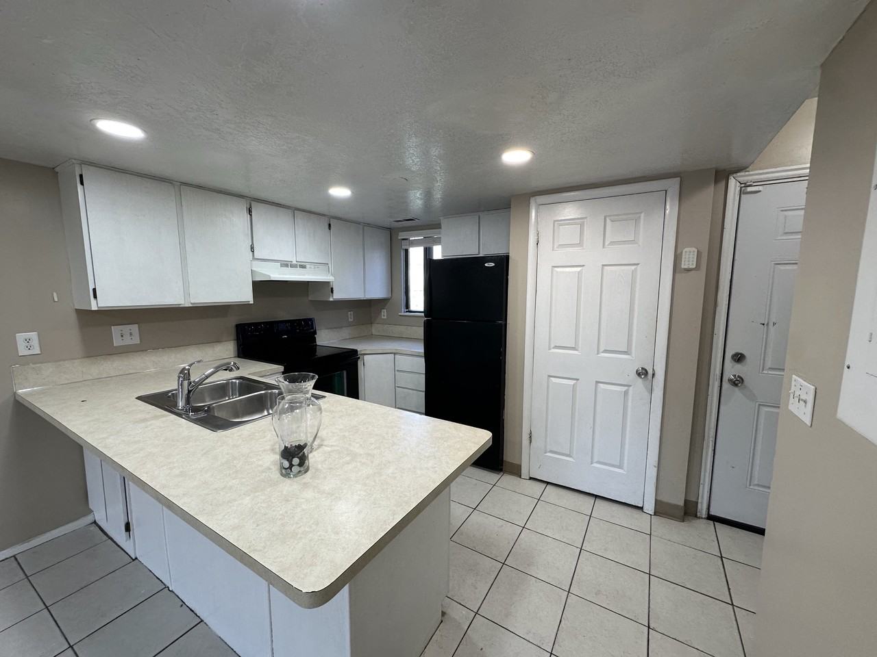 460 Elm St #4 - Photo 2 of 6