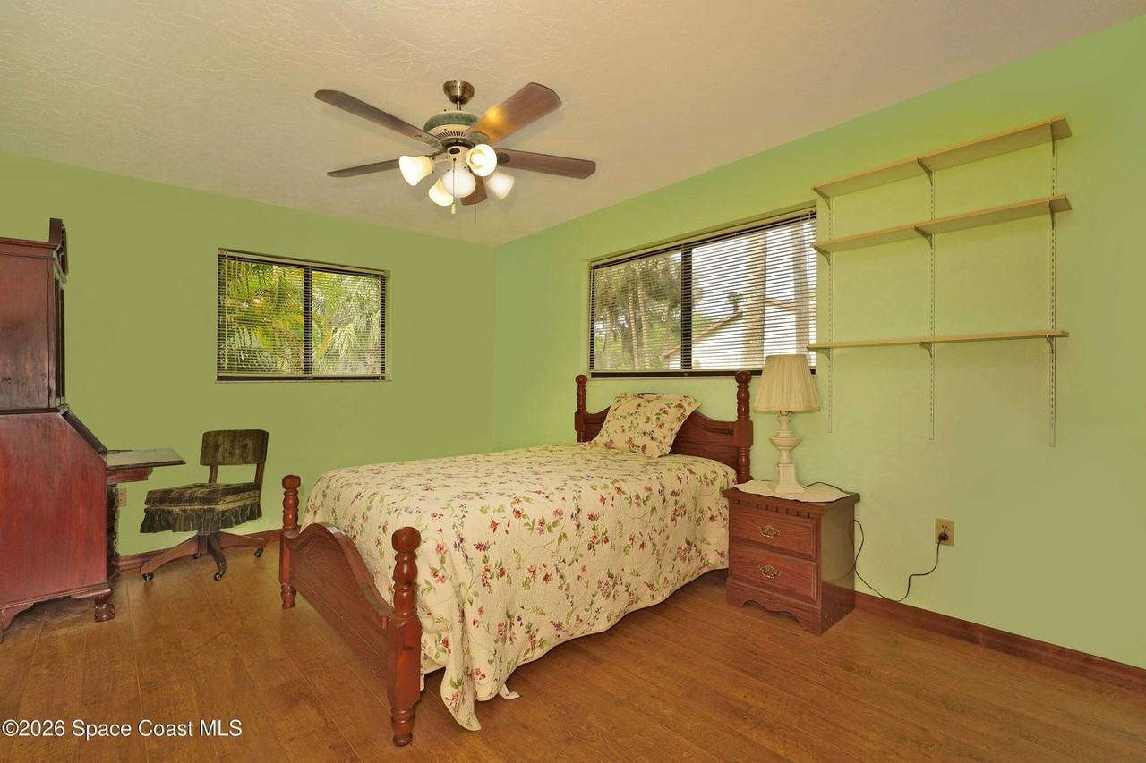 670 Kings Way #1 - Photo 4 of 10