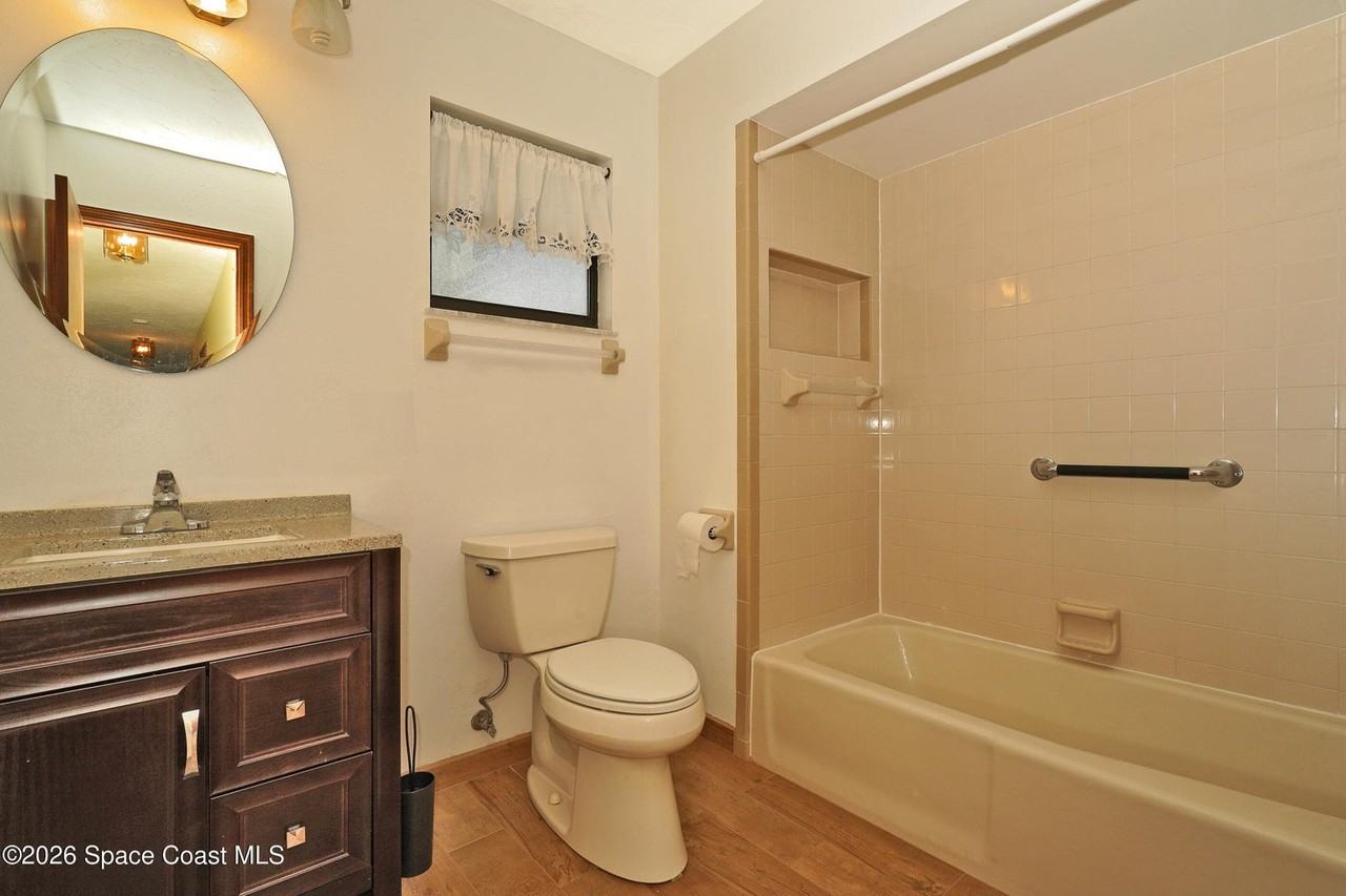 670 Kings Way #1 - Photo 5 of 10