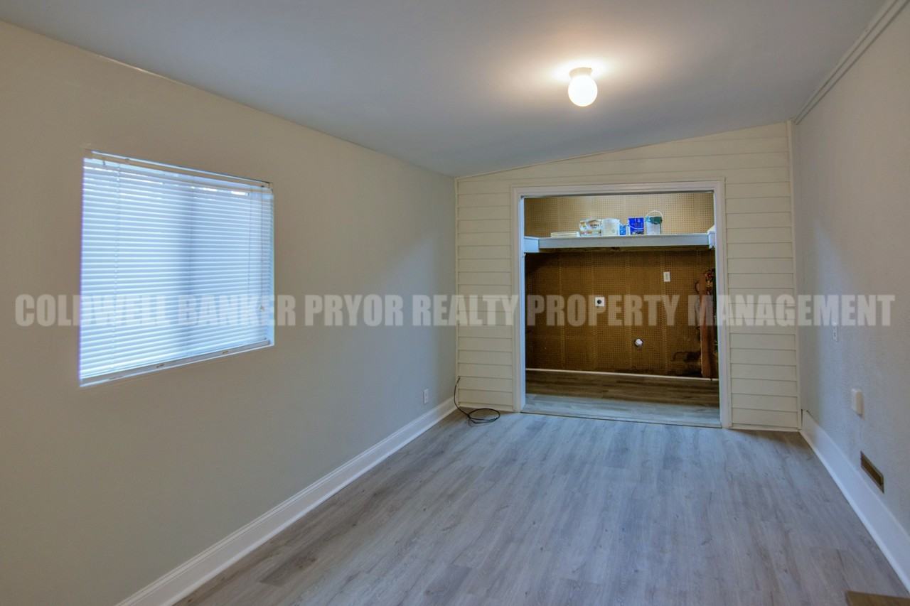 1606 Oaken Trl #1 - Photo 4 of 27