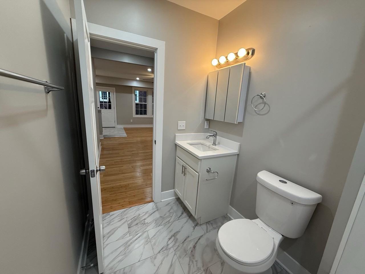 5535 HOBART STREETAPT 6 #5535-6 - Photo 6 of 7