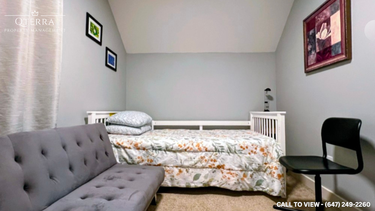 4236 Terrace Ave, Niagara Falls, Ontario L2E 3J6 - Photo 2 of 11