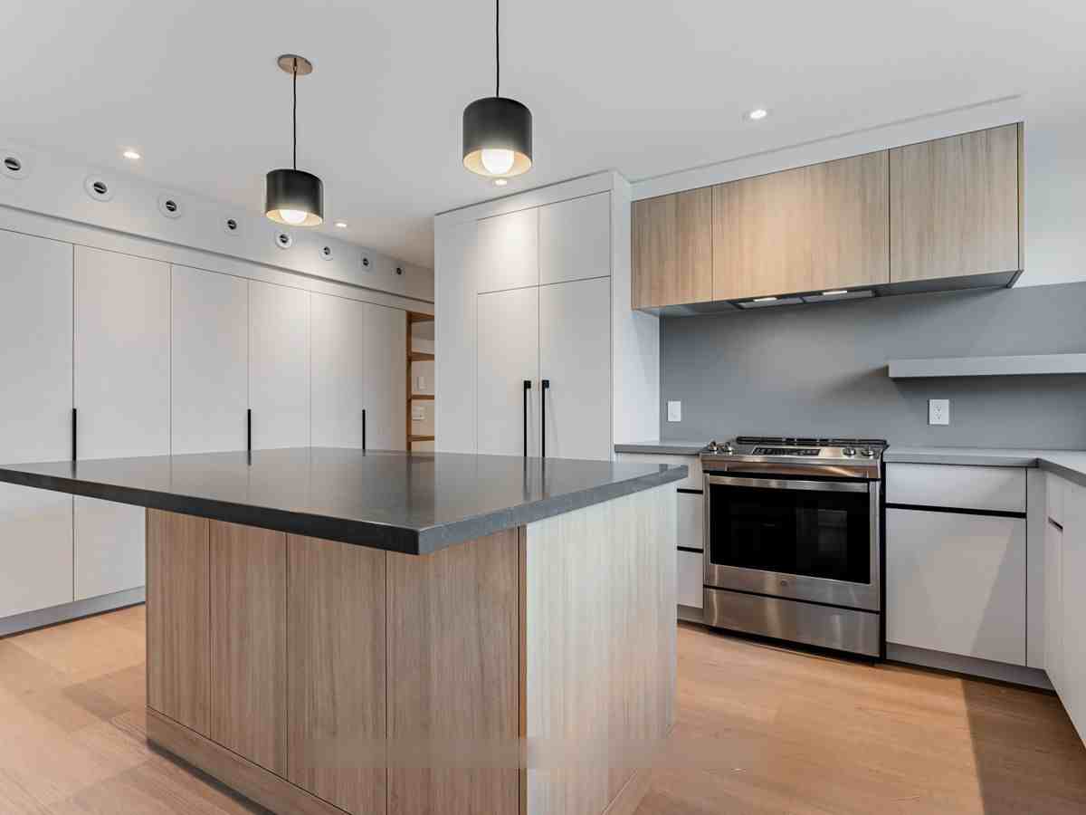 157 Roslin Ave #MAIN - Photo 3 of 18