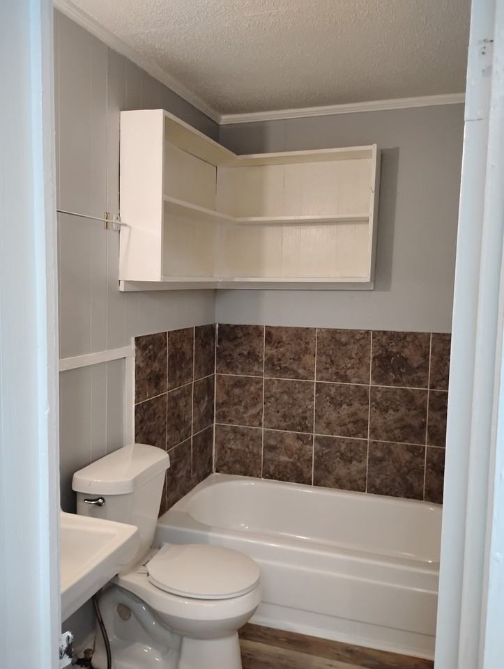 1304 Southern Ave #2 - Photo 3 of 4