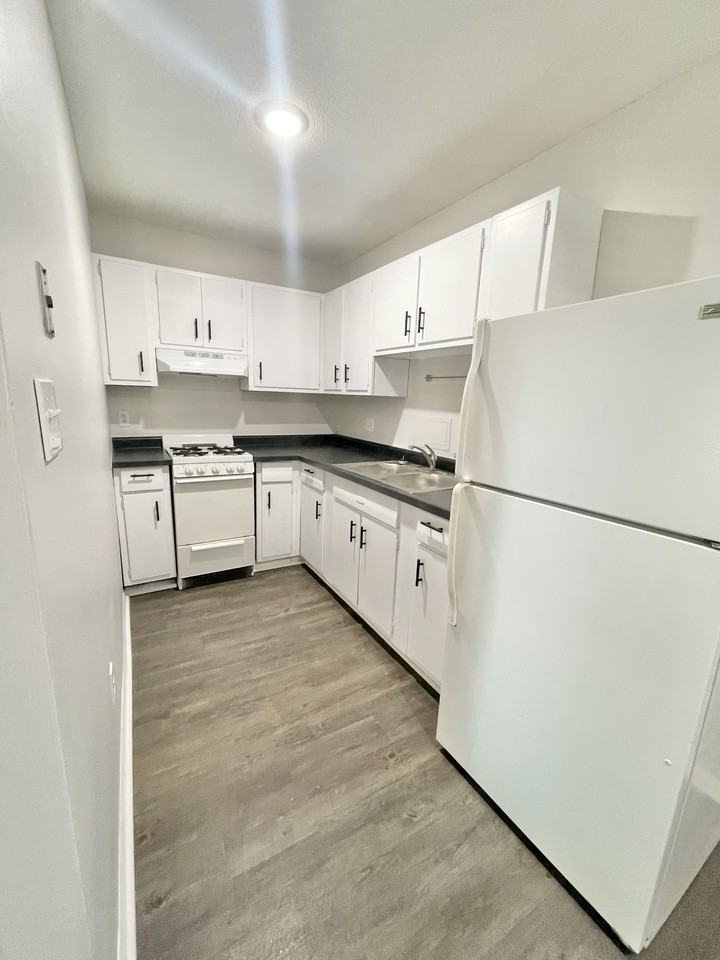 1722 Shawnee Dr #D - Photo 2 of 4