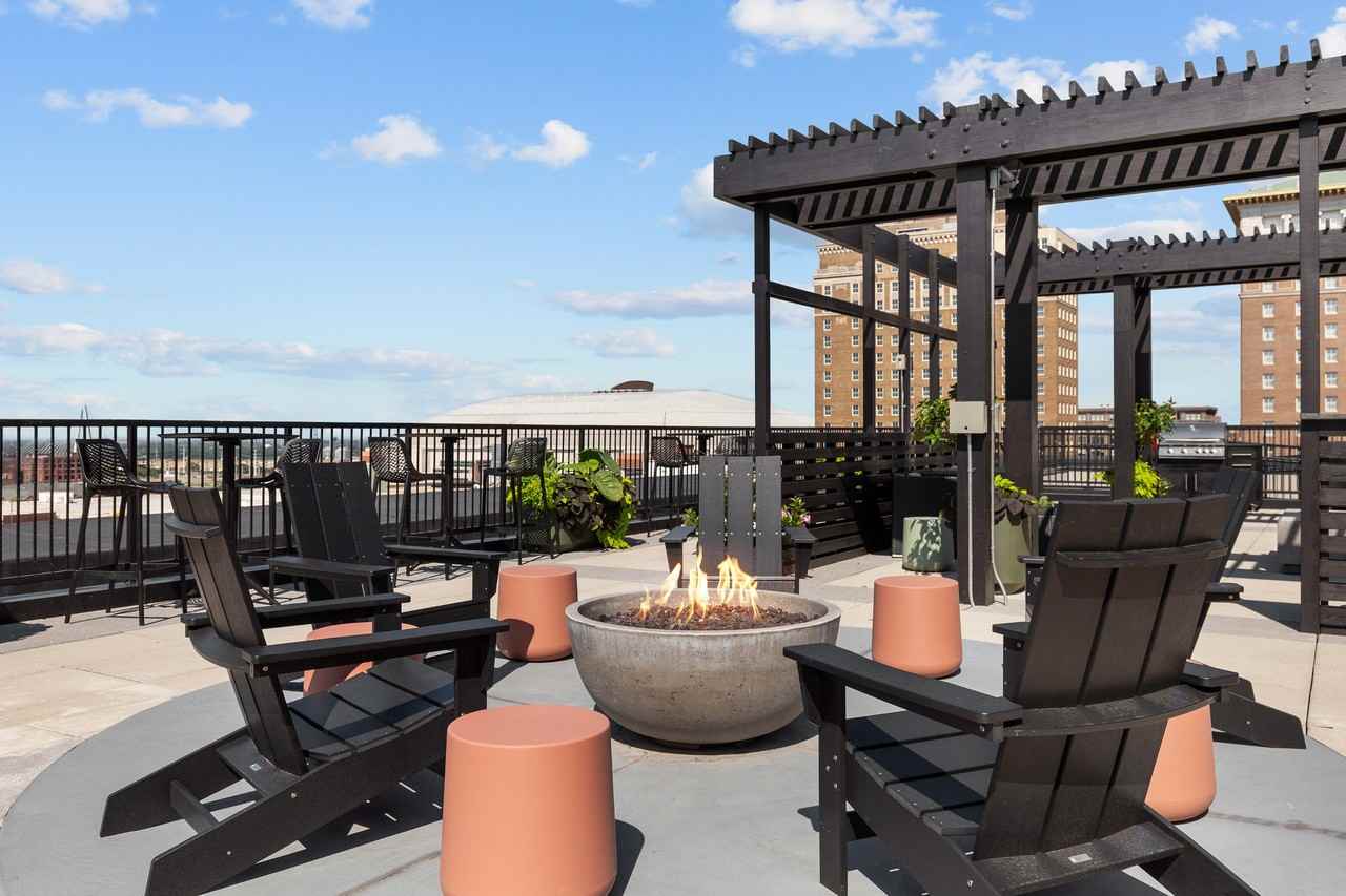 Six Cord - Photo 5 of 38