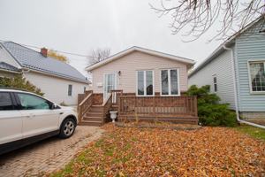 featured image of 411 Deere St