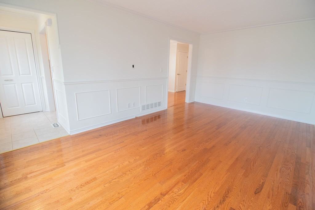 411 Deere St - Photo 2 of 36