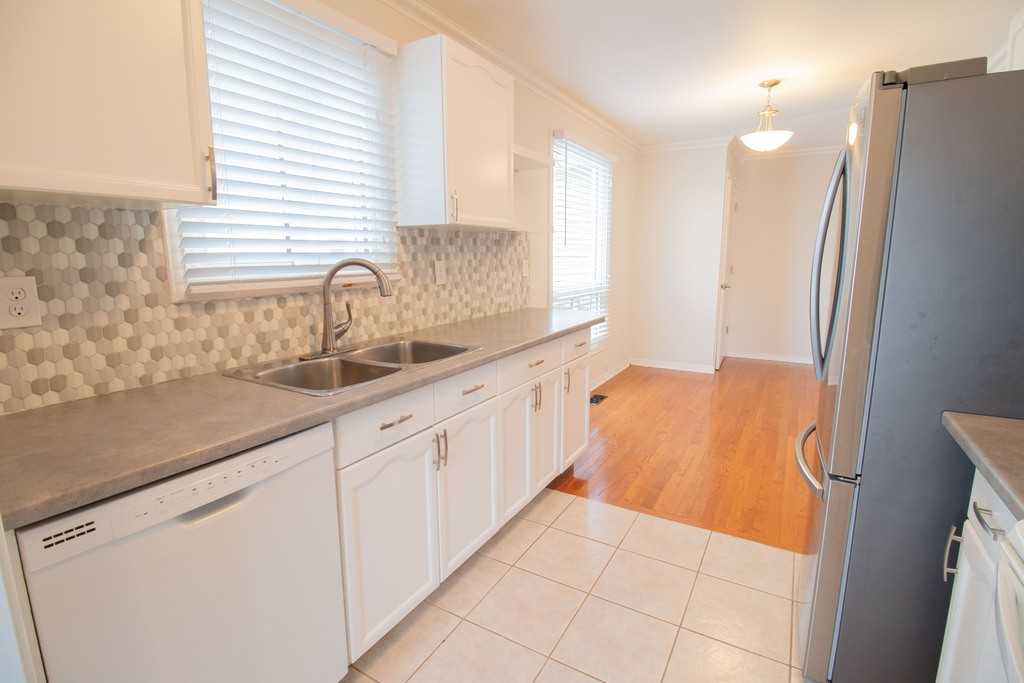 411 Deere St - Photo 4 of 36