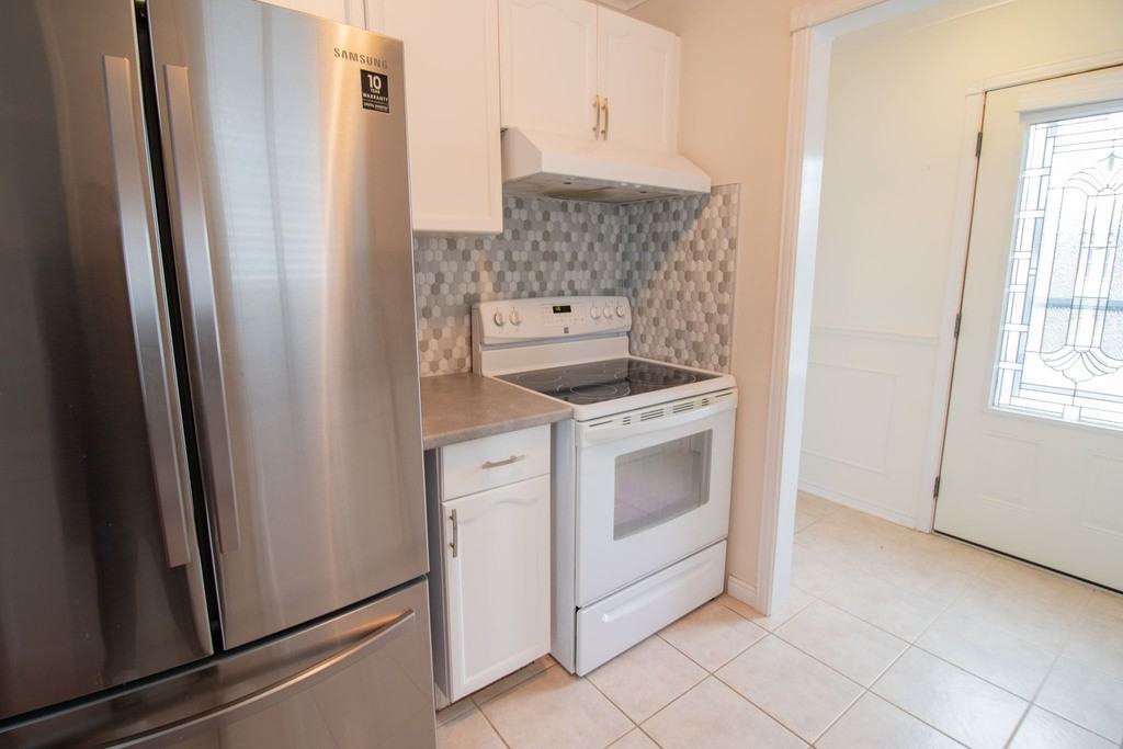 411 Deere St - Photo 5 of 36