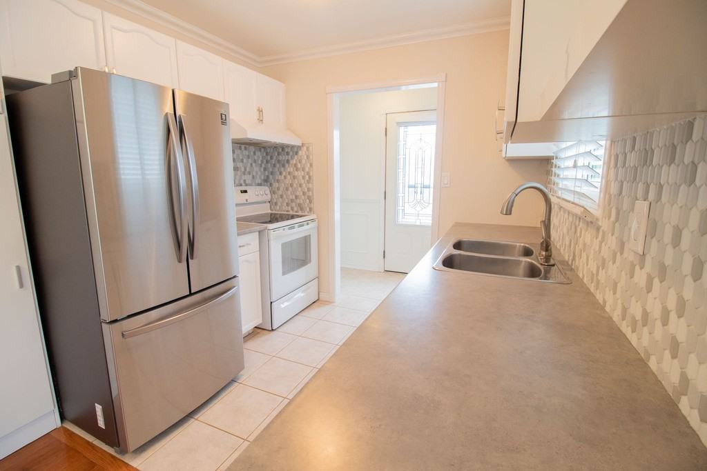 411 Deere St - Photo 6 of 36