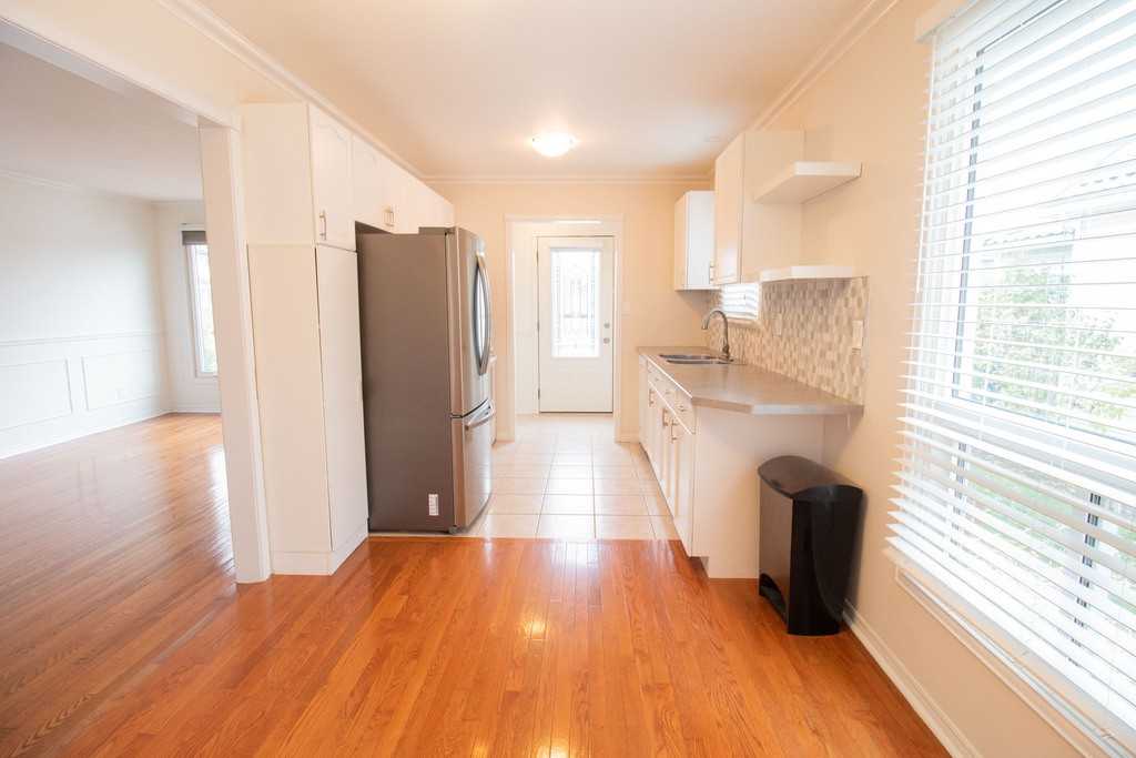 411 Deere St - Photo 7 of 36