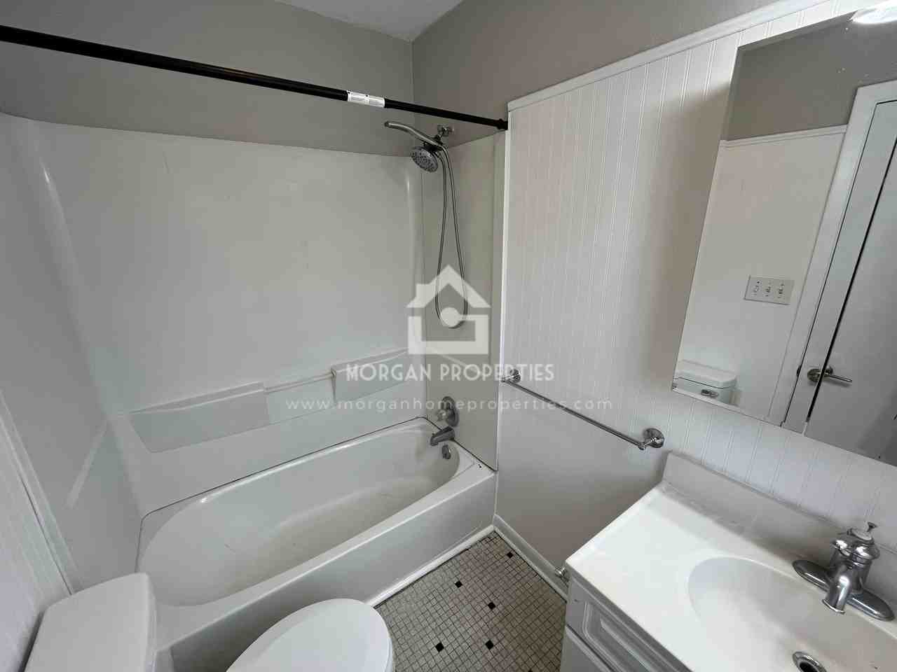 192 Ringwood Way1/2 #1-2 - Photo 4 of 5