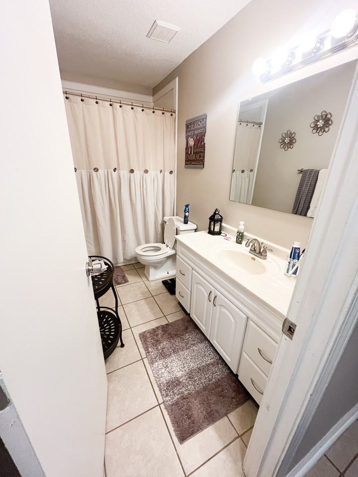 916 E Market St Apt 9a #9A - Photo 6 of 10