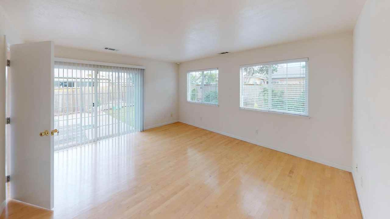 Stunning Redwood Shores home by Oracle - Photo 7 of 18