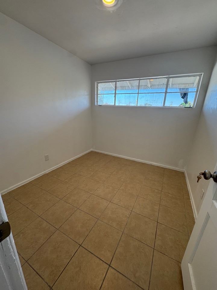 2931 Peerless Ave #3 - Photo 7 of 10