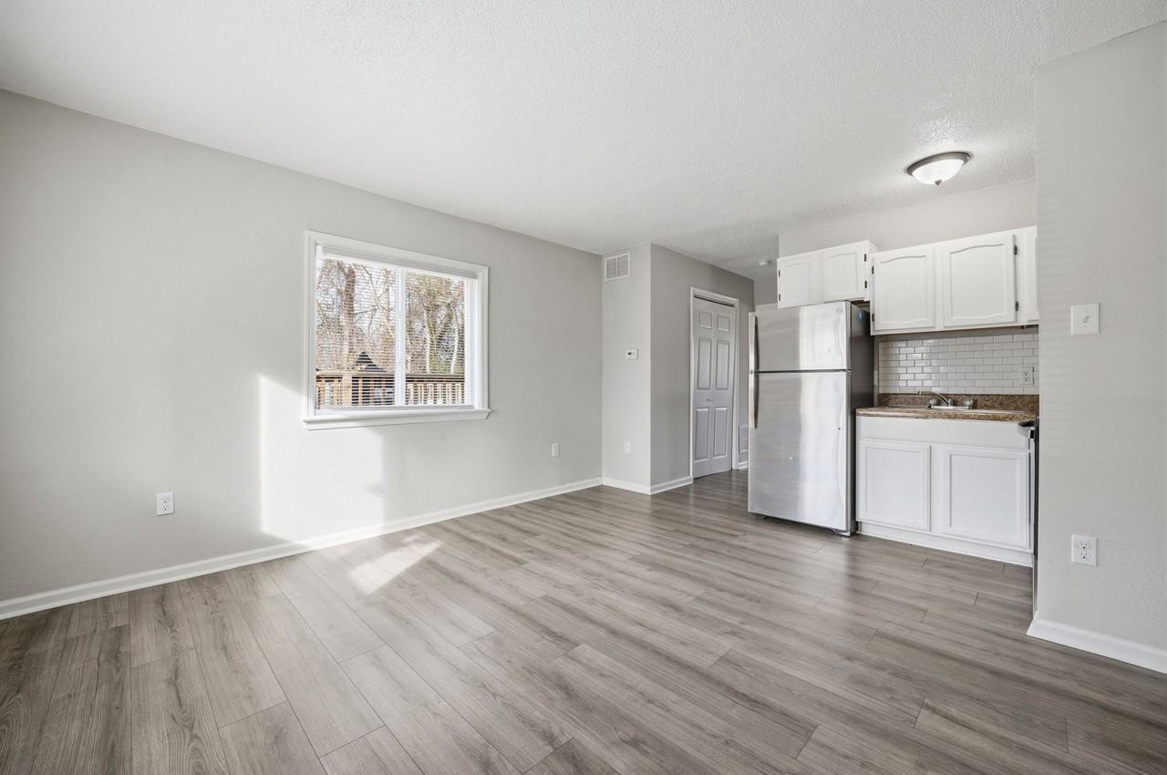 City Studio Apartments - Photo 5 of 41