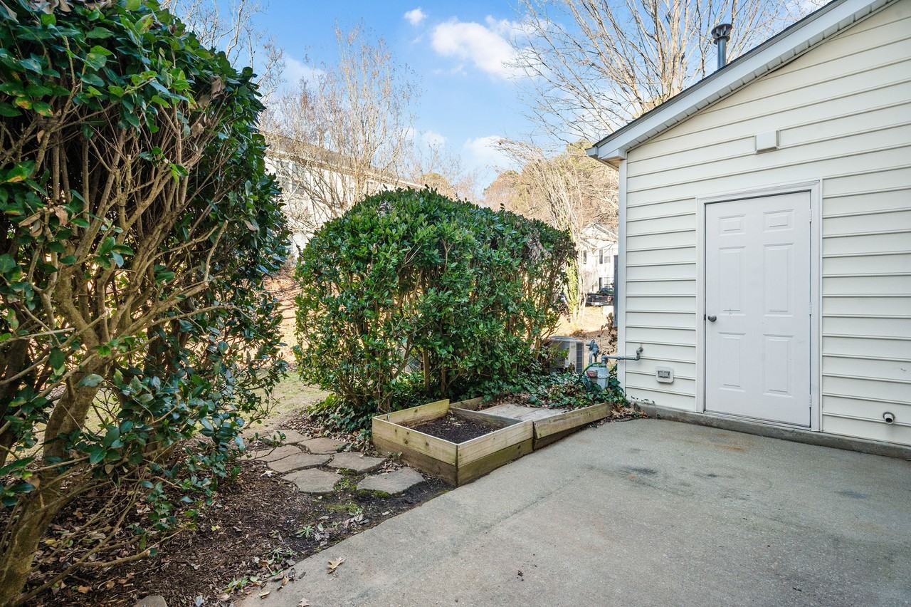 2204 Valley Haven Dr #1 - Photo 3 of 36