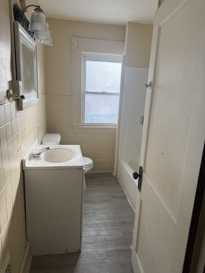 103 Rhoda Ave #1 - Photo 4 of 7