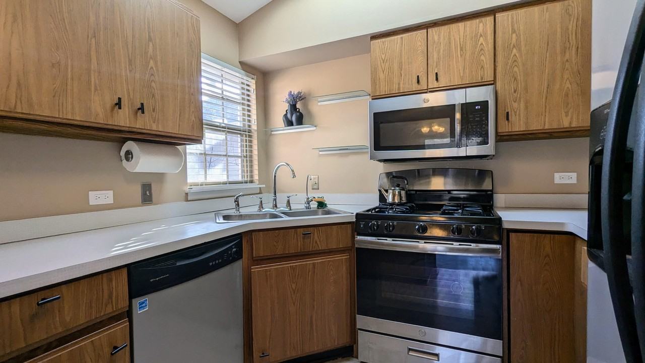 918 Ridgefield Ln #1 - Photo 7 of 12