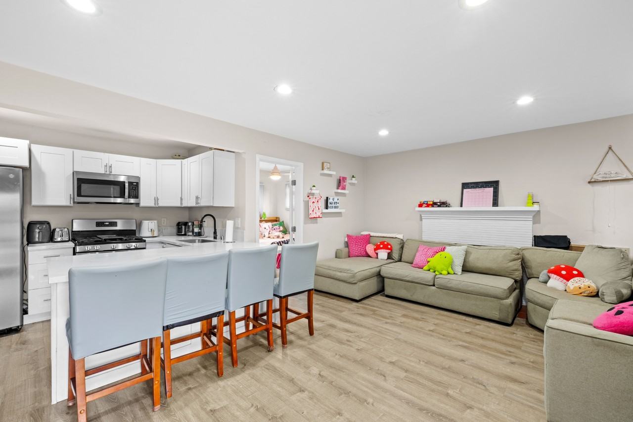 5039 Art St #1 - Photo 4 of 13