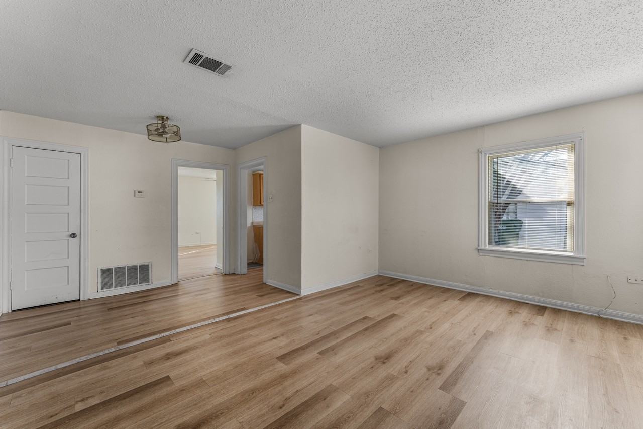 3916 3916 Homan Avenue - 3918 Homan #3918 - Photo 3 of 10