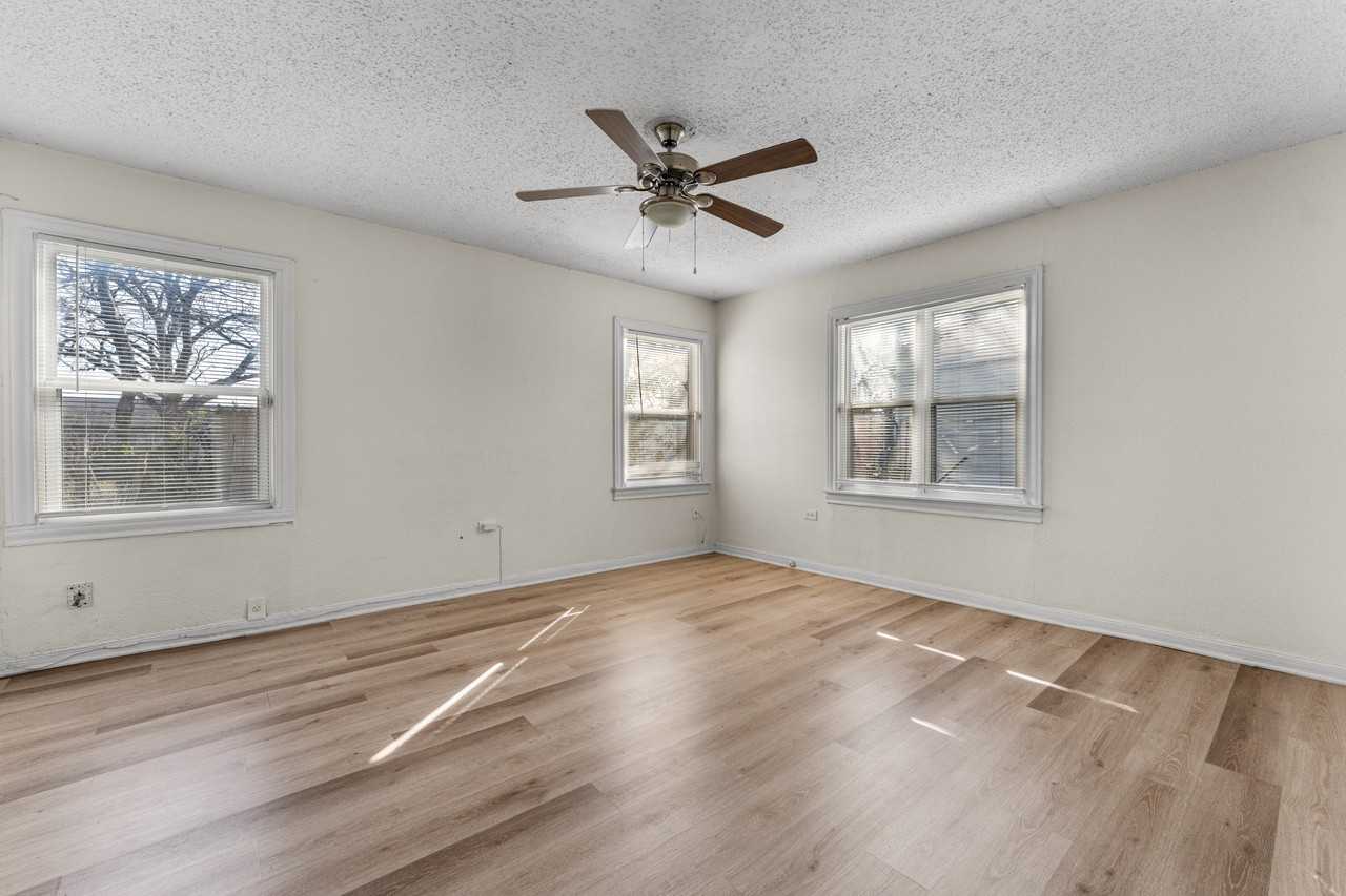 3916 3916 Homan Avenue - 3918 Homan #3918 - Photo 7 of 10