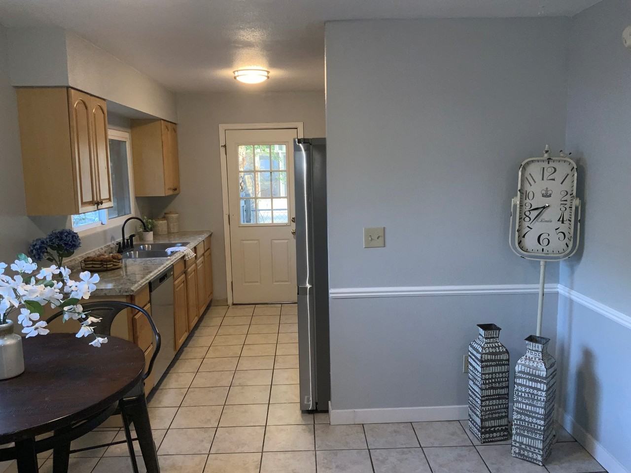 137 N Cherry St #1 - Photo 5 of 10