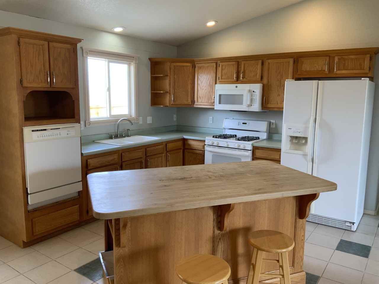 401 Breeze Dr #1 - Photo 4 of 11