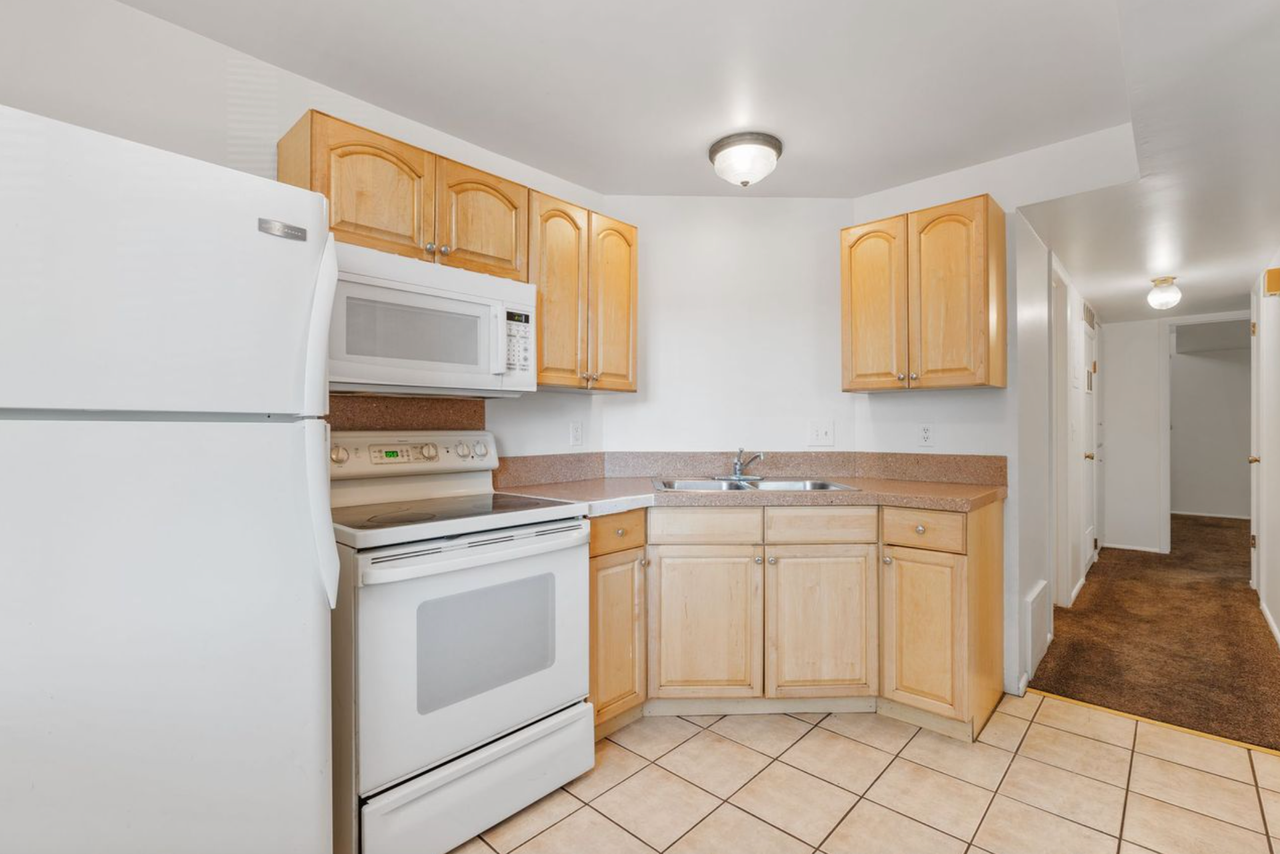 Roberta Street Apartments - Photo 2 of 41