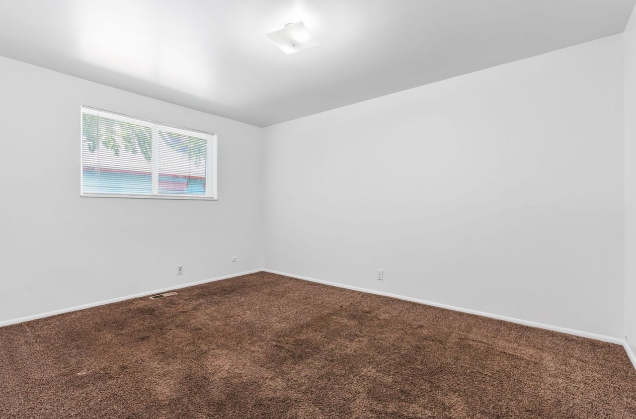 Roberta Street Apartments - Photo 7 of 41